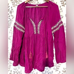 Women’s XXL purple peasant top. Cute tassel ties at collar.
